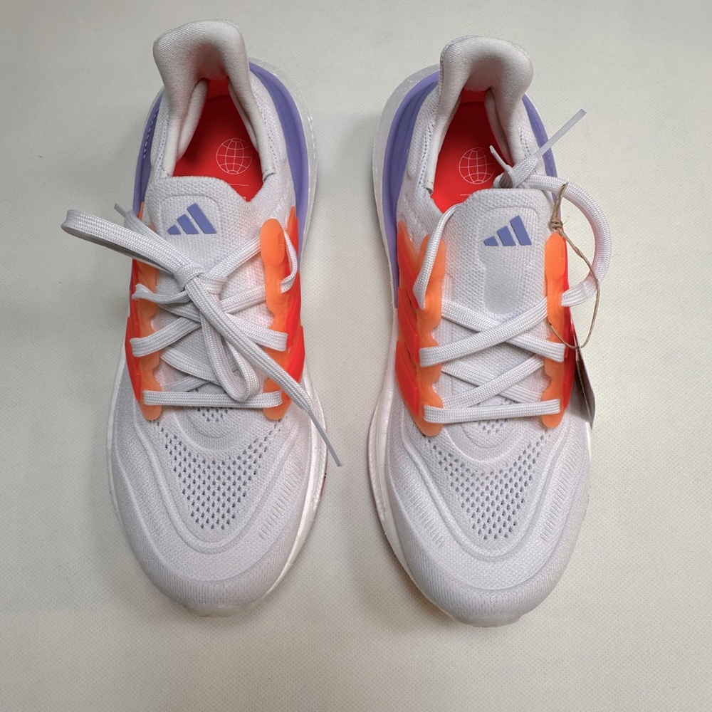 NWT Adidas Ultraboost Running Shoes - Size 7 - Picture 2 of 6